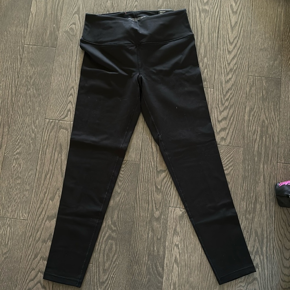 Victoria’s Secret sport leggings size M brand new